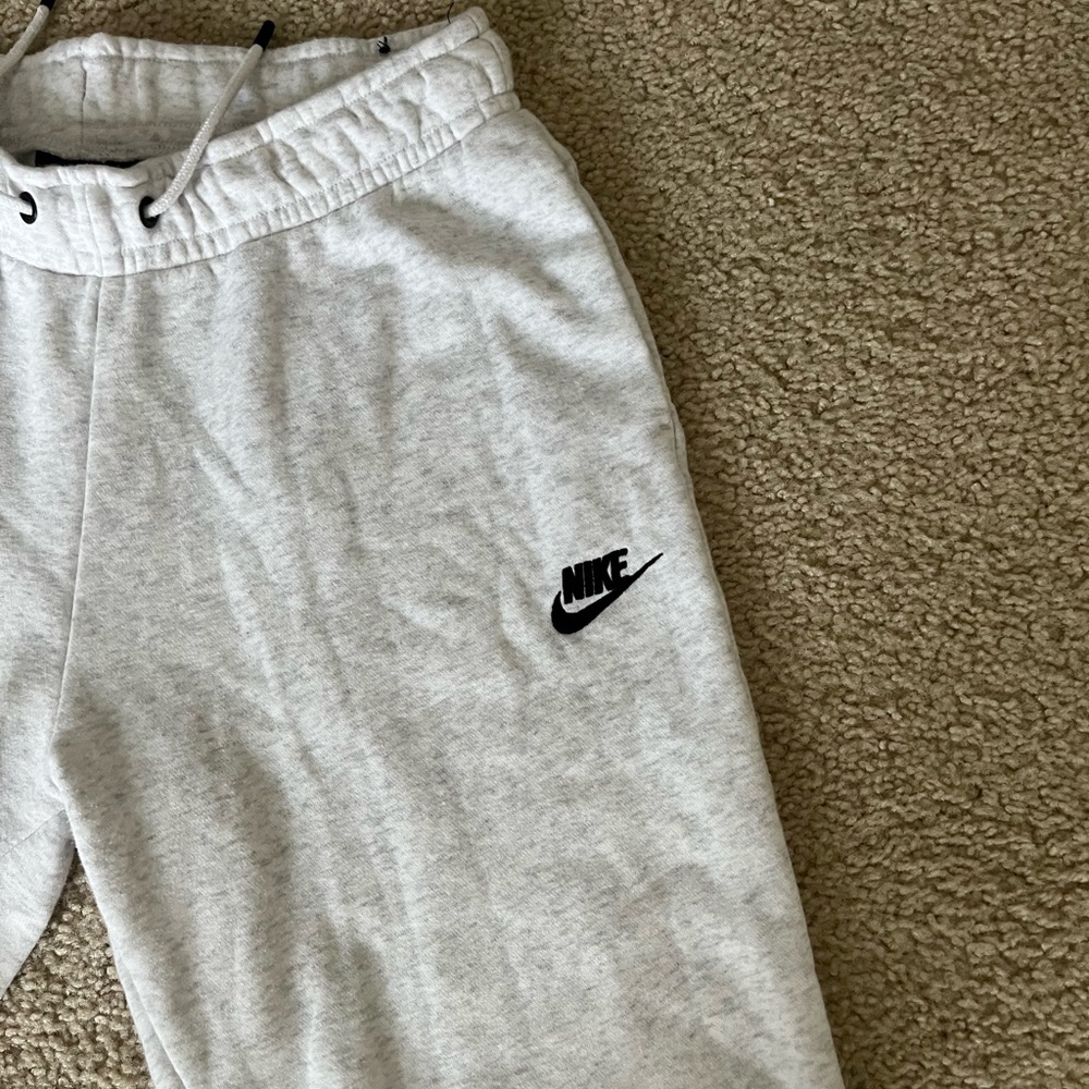 Nike | Small | Light grey